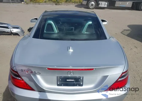 2014 Mercedes-Benz Slk 250 z USA, uszkodzony, nr VIN WDDPK4HA8EF084317